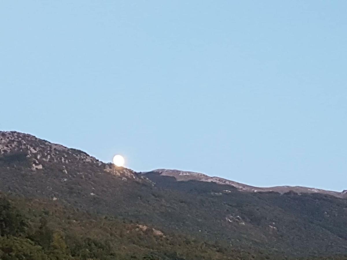 Et Larum Peštani エクステリア 写真